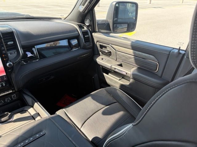 2026 RAM 3500 RAM 3500 LIMITED MEGA CAB 4X4 6'4' BOX