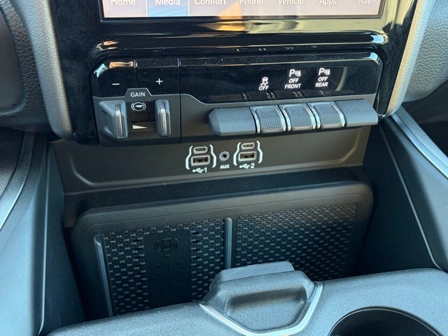 2025 RAM Ram 1500 RAM 1500 BIG HORN CREW CAB 4X4 5'7' BOX