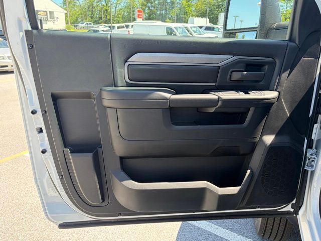 2026 RAM Ram 5500 Chassis Cab RAM 5500 TRADESMAN CHASSIS REGULAR CAB 4X4 84' CA