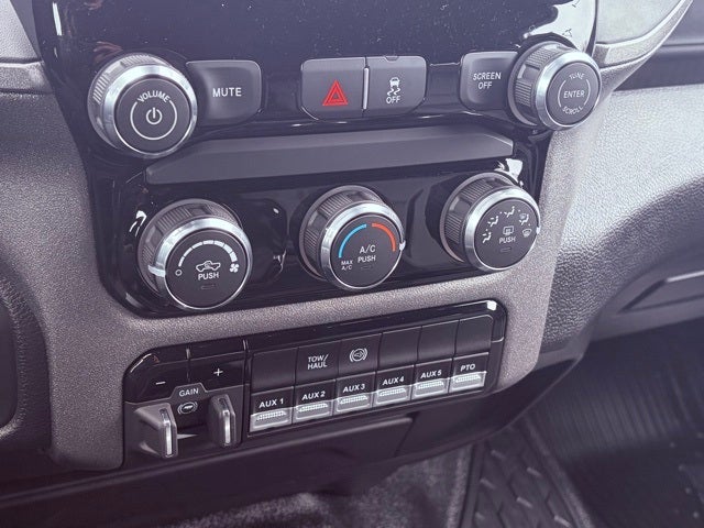 2025 RAM Ram 5500 Chassis Cab RAM 5500 TRADESMAN CHASSIS CREW CAB 4X4 84' CA