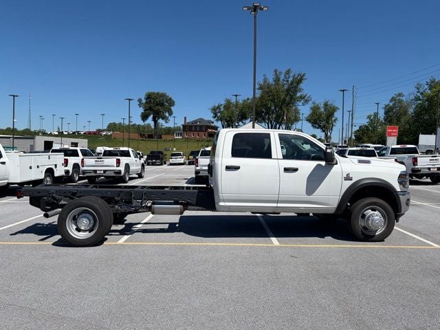 2026 RAM Ram 5500 Chassis Cab RAM 5500 TRADESMAN CHASSIS CREW CAB 4X4 84' CA