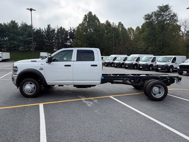 2027 RAM Ram 5500 Chassis Cab RAM 5500 TRADESMAN CHASSIS CREW CAB 4X4 84' CA