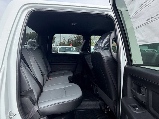 2027 RAM Ram 5500 Chassis Cab RAM 5500 TRADESMAN CHASSIS CREW CAB 4X4 84' CA