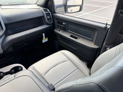2026 RAM 5500 Chassis RAM 5500 TRADESMAN CHASSIS CREW CAB 4X4 84' CA