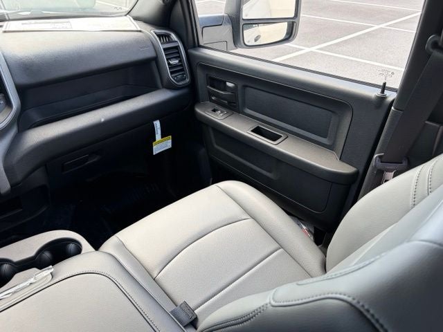 2026 RAM 5500 Chassis RAM 5500 TRADESMAN CHASSIS CREW CAB 4X4 84' CA