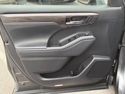 2022 Toyota Highlander Platinum