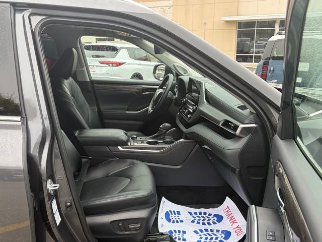 2022 Toyota Highlander Platinum