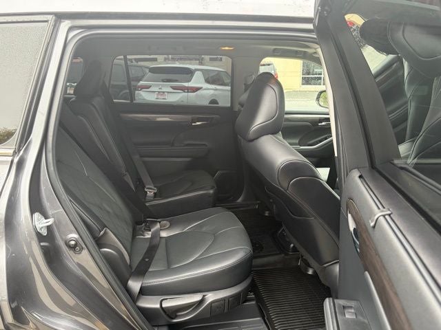 2022 Toyota Highlander Platinum