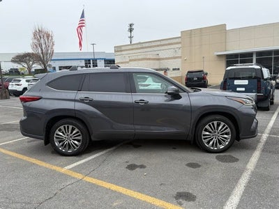 2022 Toyota Highlander Platinum
