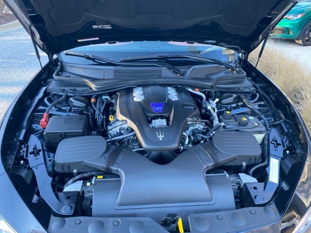 2022 Maserati Ghibli Modena Q4