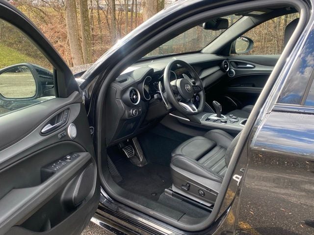 2023 Alfa Romeo Stelvio Veloce AWD