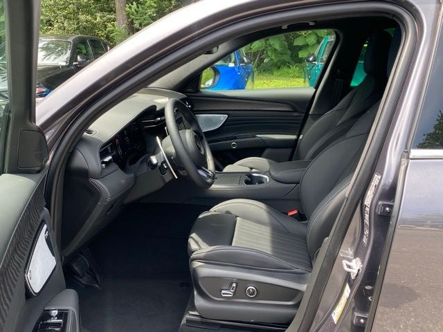 2025 Maserati Grecale Base