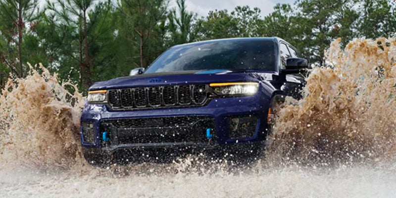2025 Jeep Grand Cherokee Offroading
